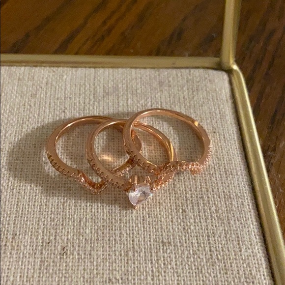 **FREE to a 3 item bundle - Picture 2 of 3